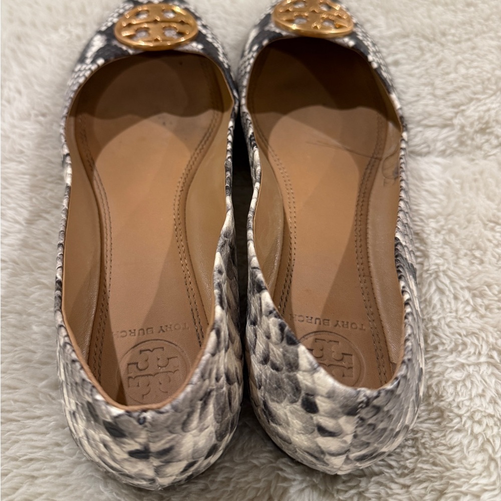 Tory Burch Snake Print Flats with Gold Logo - Picture 4 of 5